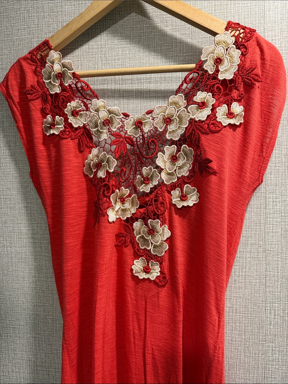 Daytrip Red Lace-Back Cowl Neck Short Sleeve Top Size Large